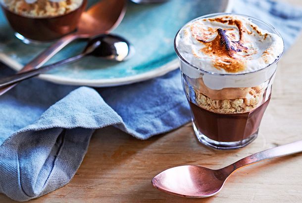 „Mehr davon“-Nugatcreme mit gebräuntem Baiser Rezept „Mehr davon“-Nugatcreme mit gebräuntem Baiser Rezept