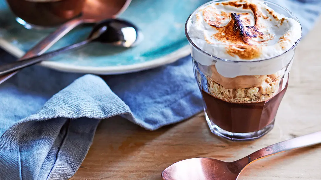 „Mehr davon“-Nugatcreme mit gebräuntem Baiser Rezept - Foto: LECKER @ Bauer Media Group „Mehr davon“-Nugatcreme mit gebräuntem Baiser Rezept - Foto: LECKER @ Bauer Media Group