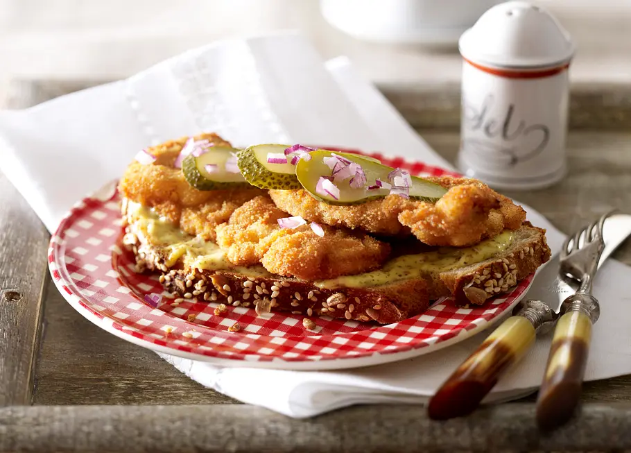 Mehrkornbrot belegt mit Schnitzeln Rezept Mehrkornbrot belegt mit Schnitzeln Rezept