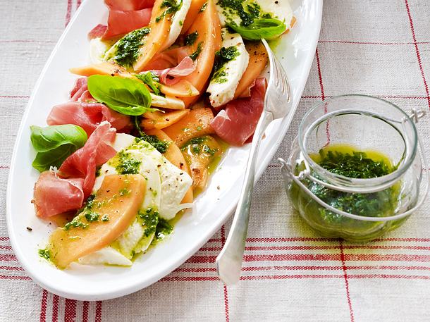 Melone und Mozzarella mit Schinken Rezept Melone und Mozzarella mit Schinken Rezept