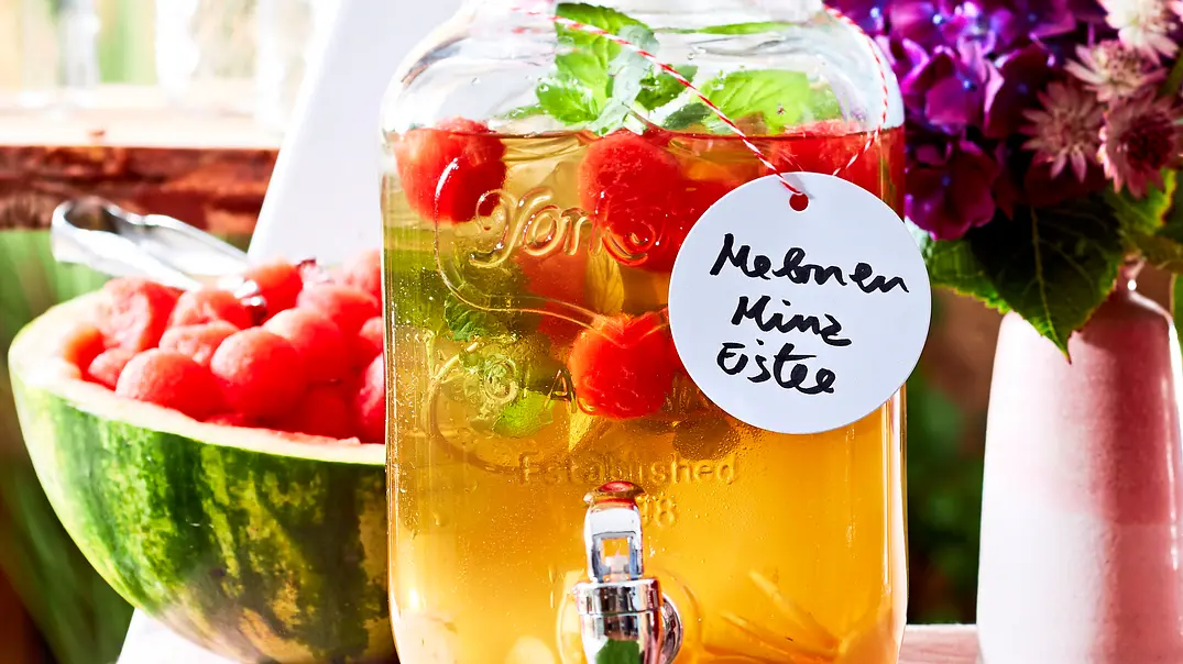 Melonen-Minz-Eistee Rezept - Foto: LECKER @ Bauer Media Group Melonen-Minz-Eistee Rezept - Foto: LECKER @ Bauer Media Group