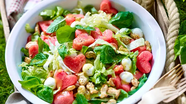 Melonen-Mozzarella-Salat Rezept - Foto: LECKER @ Bauer Media Group Melonen-Mozzarella-Salat Rezept - Foto: LECKER @ Bauer Media Group