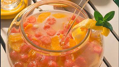 Melonen-Orangen-Bowle Rezept - Foto: LECKER @ Bauer Media Group