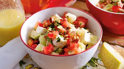 Melonen-Paprika-Salat mit Rauchmandeln Rezept - Foto: LECKER @ Bauer Media Group