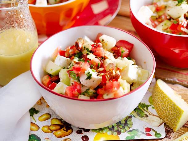 Melonen-Paprika-Salat mit Rauchmandeln Rezept Melonen-Paprika-Salat mit Rauchmandeln Rezept