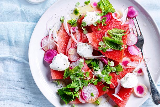 Melonen-Radieschen-Salat mit Ziegenfrischkäse Rezept Melonen-Radieschen-Salat mit Ziegenfrischkäse Rezept