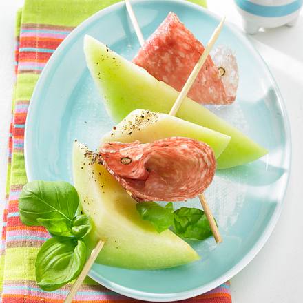 Melonen-Salami-Spieße Rezept Melonen-Salami-Spieße Rezept