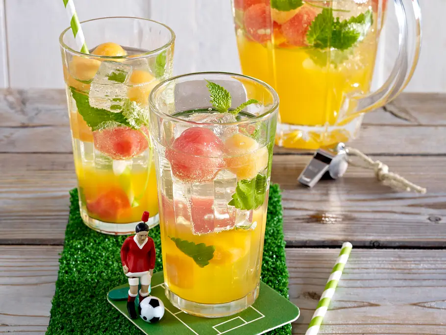 Fußball WM-Party 2014: Melonen-Sanddorn-Sangria Rezept Melonen-Sanddorn-Sangria Rezept