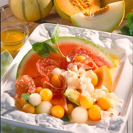 Melonen-Teller mit Salami & Käse Rezept Melonen-Teller mit Salami & Käse Rezept