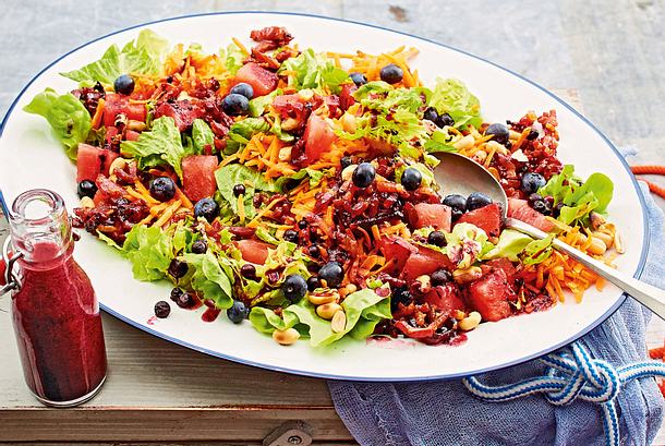 Melonensalat mit Ahornsirup-Speck-Croûtons Rezept Melonensalat mit Ahornsirup-Speck-Croûtons Rezept