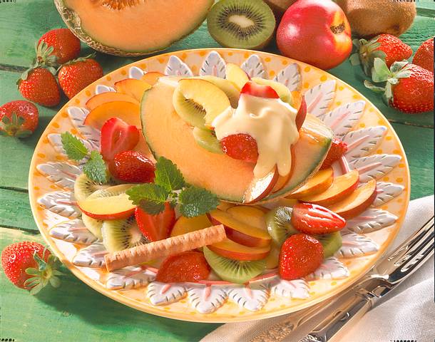 Melonenschiffchen mit Obstsalat Rezept Melonenschiffchen mit Obstsalat Rezept