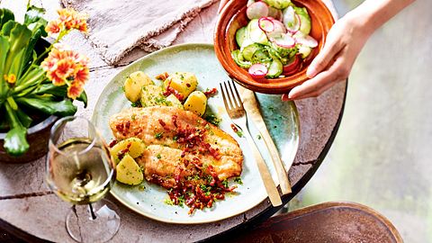 Merilest mit Speck und Gurkensalat Rezept - Foto: House of Food / Bauer Food Experts KG