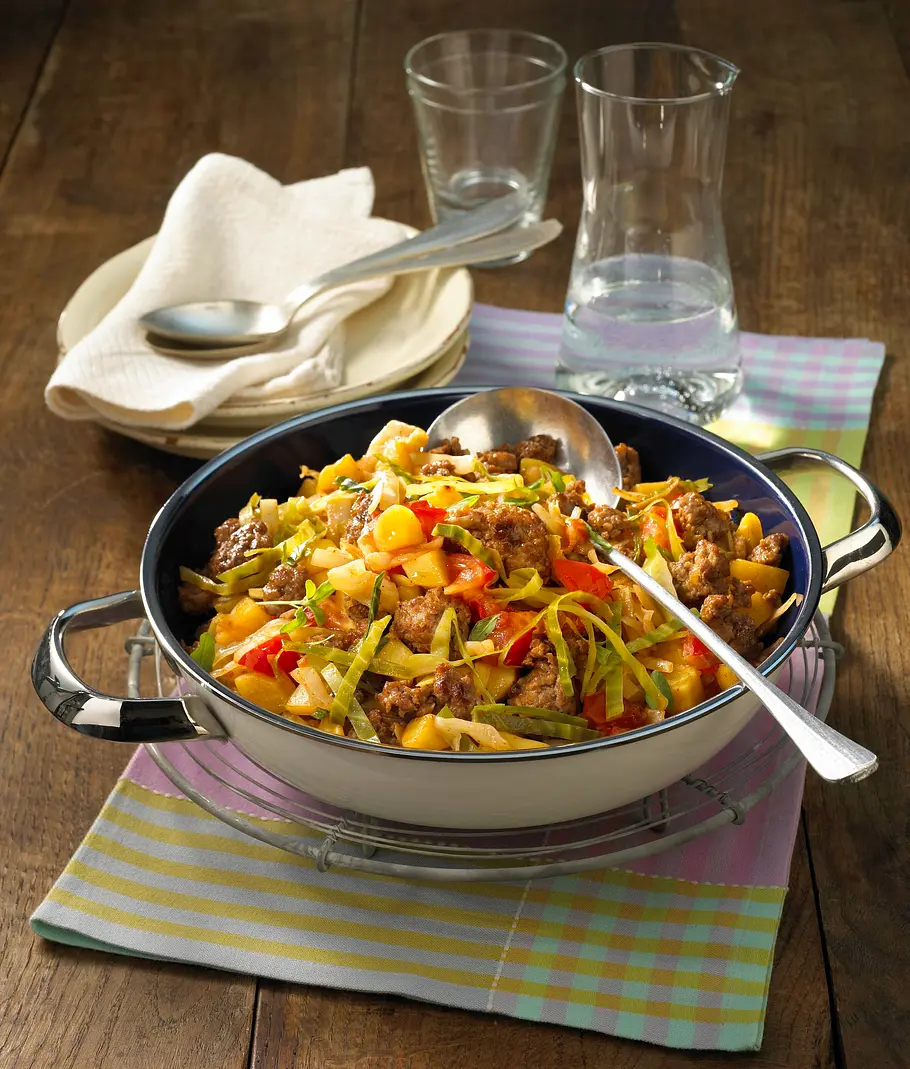 Mett-Kartoffel-Pfanne mit Kohl Rezept Mett-Kartoffel-Pfanne mit Kohl Rezept