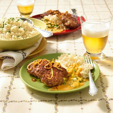 Mettmedaillons mit karamellisierten Zwiebelringen Rezept Mettmedaillons mit karamellisierten Zwiebelringen Rezept