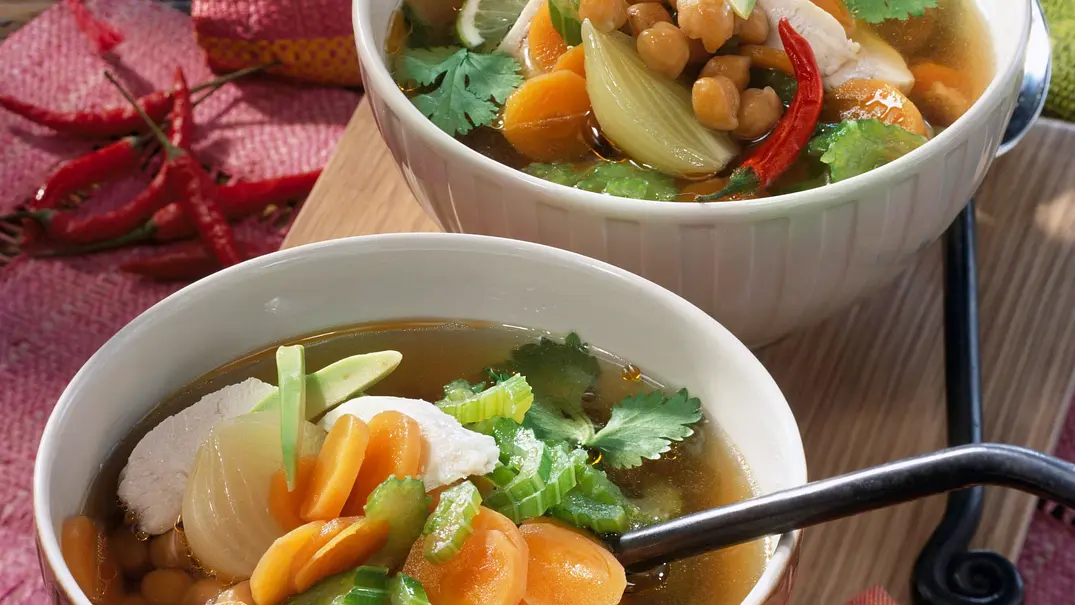 Mexikanische Hühnersuppe Rezept - Foto: LECKER @ Bauer Media Group Mexikanische Hühnersuppe Rezept - Foto: LECKER @ Bauer Media Group