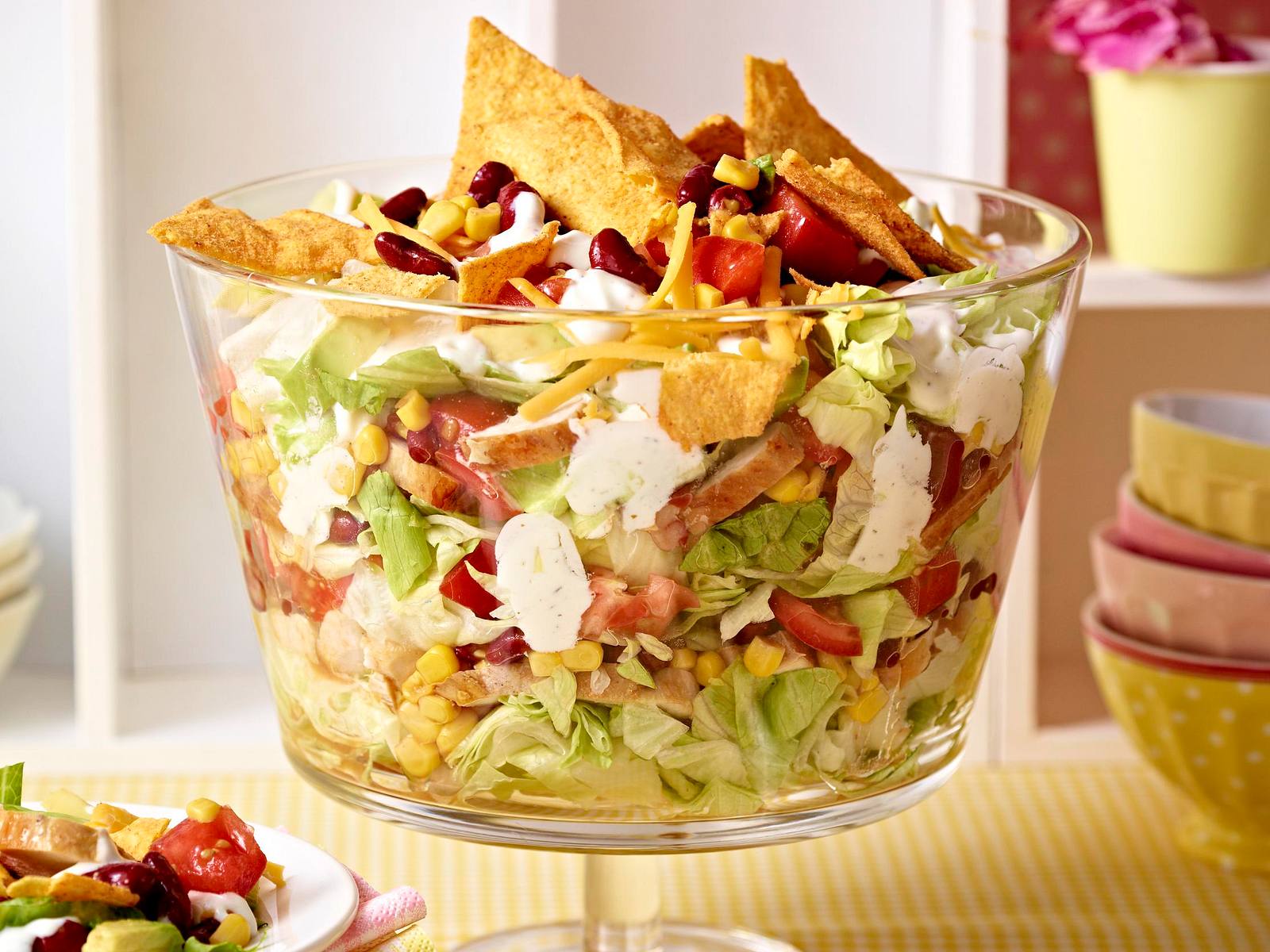 mexikanischer-schichtsalat-perfekt-zum-vorbereiten-lecker