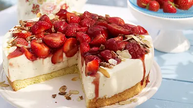 Midsommer: Erdbeertorte Rezept - Foto: LECKER @ Bauer Media Group / PR