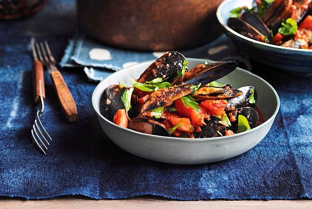 Miesmuscheltopf mit Tomaten Rezept Miesmuscheltopf mit Tomaten Rezept