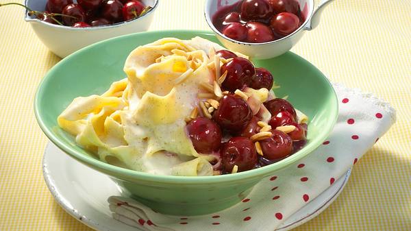 Milchnudeln mit Kirschsoße Rezept - Foto: Först, Thomas