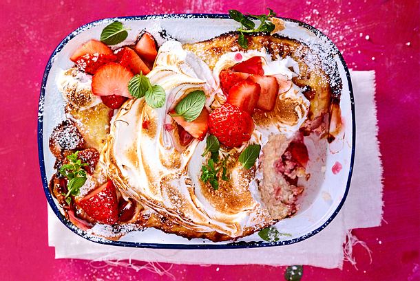 Milchreis-Auflauf mit Erdbeeren und Baiserhaube Rezept Milchreis-Auflauf mit Erdbeeren und Baiserhaube Rezept