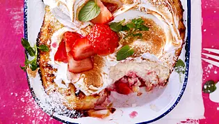 Milchreis-Auflauf mit Erdbeeren und Baiserhaube Rezept - Foto: LECKER @ Bauer Media Group Milchreis-Auflauf mit Erdbeeren und Baiserhaube Rezept - Foto: LECKER @ Bauer Media Group