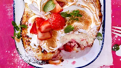 Milchreis-Auflauf mit Erdbeeren und Baiserhaube Rezept - Foto: LECKER @ Bauer Media Group