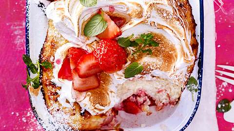 Milchreis-Auflauf mit Erdbeeren und Baiserhaube Rezept - Foto: House of Food / Bauer Food Experts KG