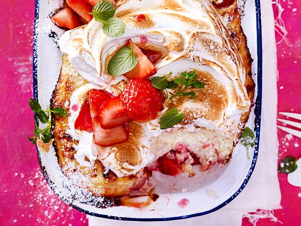 Milchreis-Auflauf mit Erdbeeren und Baiserhaube Rezept Milchreis-Auflauf mit Erdbeeren und Baiserhaube Rezept