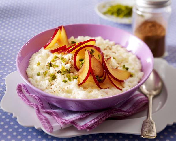 Milchreis mit Pistazien, Pflaumen und Zimt Rezept