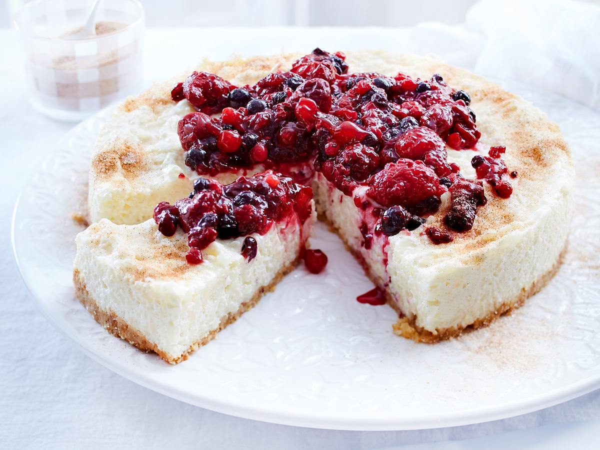 Milchreiskuchen mit Beerenkompott