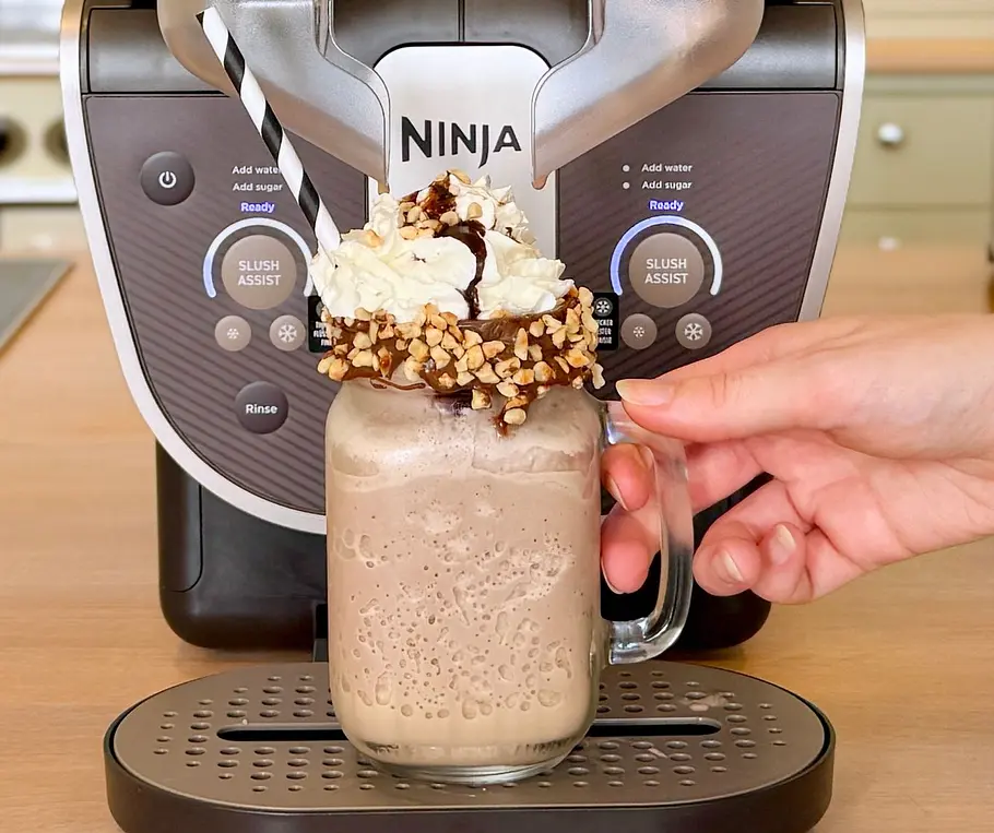 Milchshake aus der Ninja SLUSHi Twist & Ninja Luxe Café MINI Plus Milchshake aus der Ninja SLUSHi Twist