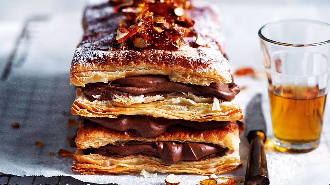 Millefeuille mit Brandy-Schokocreme Rezept - Foto: LECKER @ Bauer Media Group Millefeuille mit Brandy-Schokocreme Rezept - Foto: LECKER @ Bauer Media Group