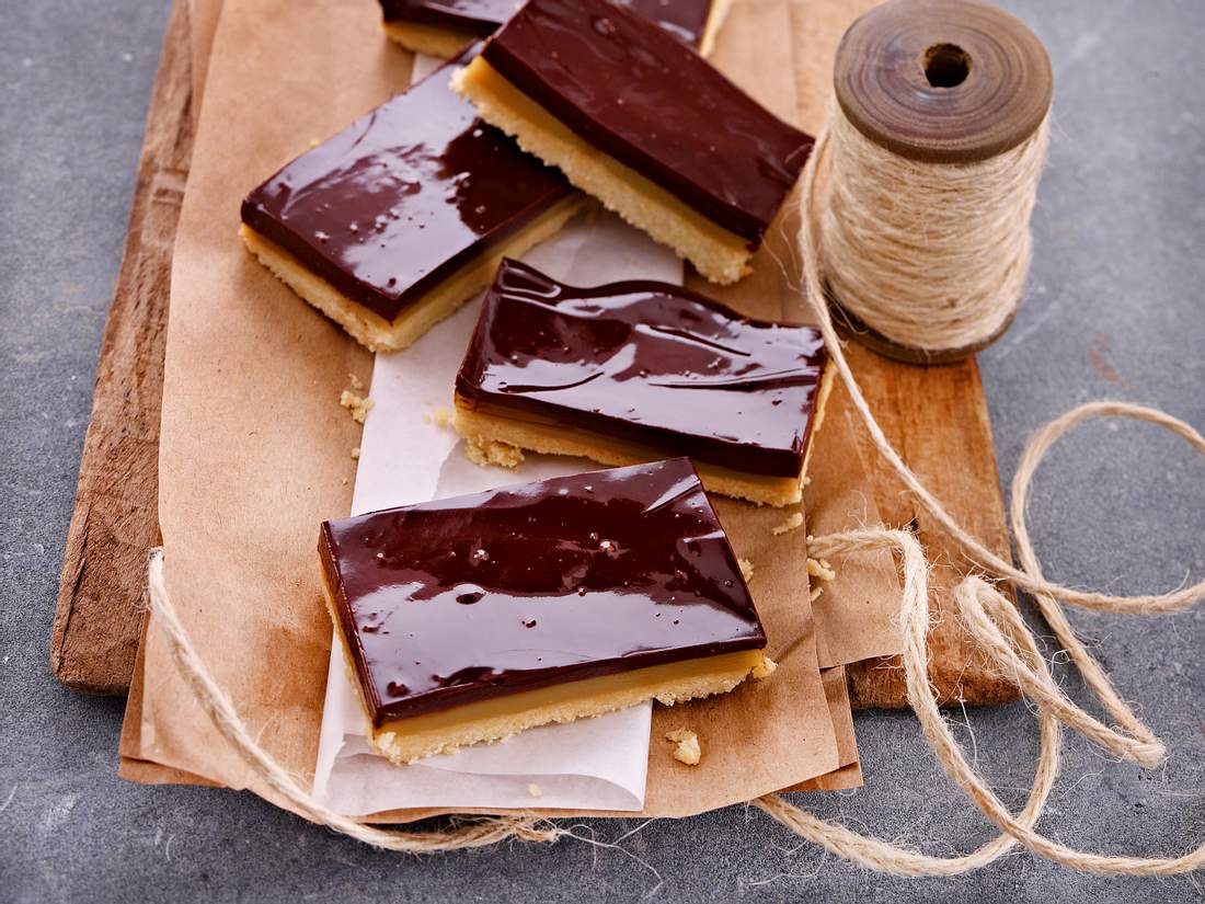 Karamell-Schokoladen-Shortbread Rezept Millionaire's Shortbread (Karamell-Schokoladen-Shortbread) Rezept