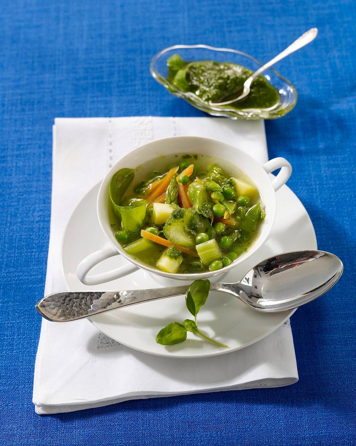 Minestrone mit Basilikum-Pesto (Vorspeise: Poletto-Ostermenü) Rezept