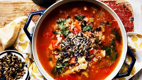 Minestrone mit Energy-Topping Rezept - Foto: Are Media Syndication 