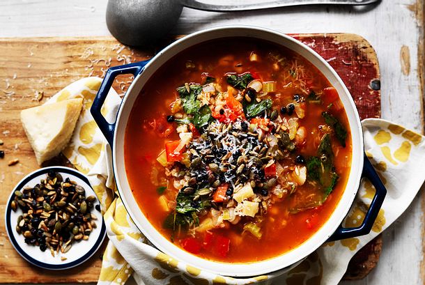 Minestrone mit Energy-Topping Rezept Minestrone mit Energy-Topping Rezept