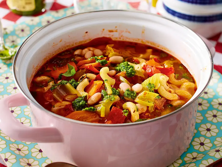 Minestrone mit Mandel-Basilikum-Pesto Rezept