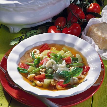 Minestrone mit Tortellini Rezept