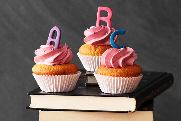 Mini-ABC-Cupcakes mit Marzipan Rezept