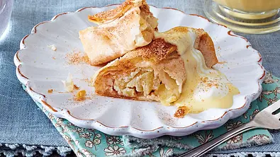 Mini-Apfelstrudel mit Marzipan & Vanillesoße Rezept - Foto: LECKER @ Bauer Media Group