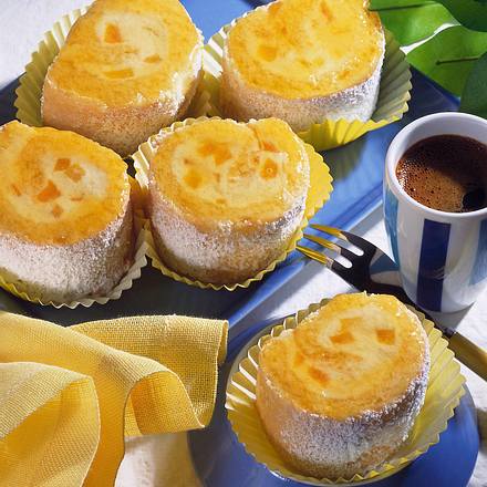 Mini-Biskuittörtchen mit Mango-Mascarpone-Füllung Rezept Mini-Biskuittörtchen mit Mango-Mascarpone-Füllung Rezept