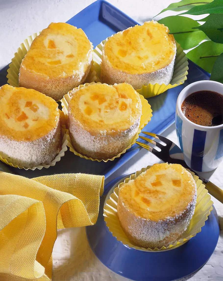 Mini-Biskuittörtchen mit Mango-Mascarpone-Füllung Rezept Mini-Biskuittörtchen mit Mango-Mascarpone-Füllung Rezept