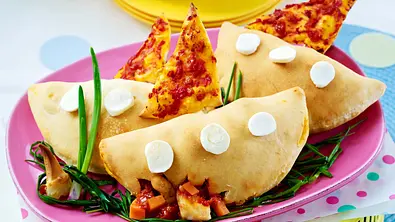 Mini-Calzone Schiffchen Rezept - Foto: LECKER @ Bauer Media Group Mini-Calzone Schiffchen Rezept - Foto: LECKER @ Bauer Media Group