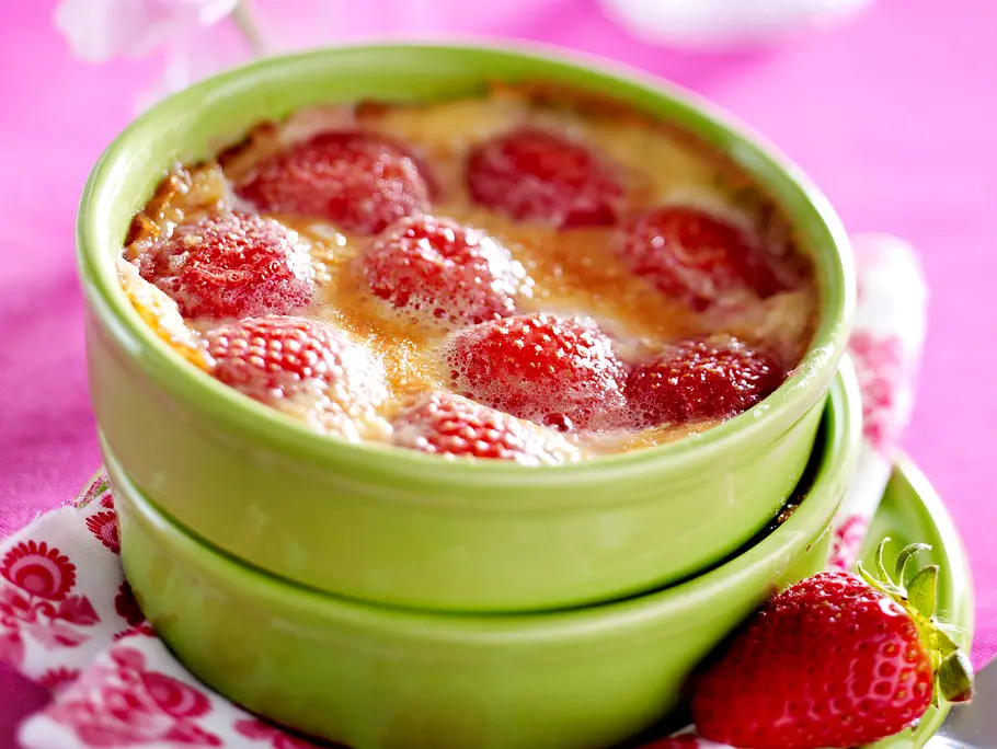 Mini-Erdbeer-Clafoutis Rezept Mini-Erdbeer-Clafoutis Rezept