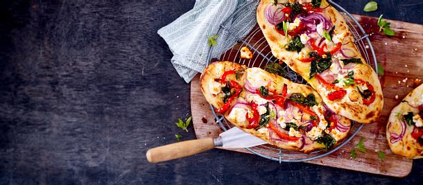 Mini-Flammkuchen mit Ofenpaprika Rezept Mini-Flammkuchen mit Ofenpaprika Rezept
