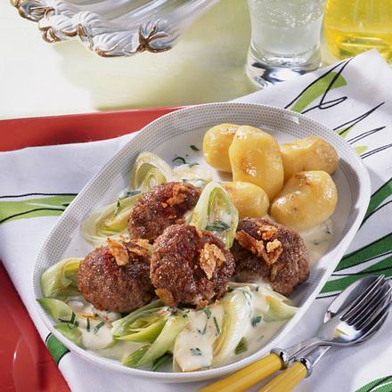 Mini-Frikadellen mit Porree-Petersilien-Rahm Rezept Mini-Frikadellen mit Porree-Petersilien-Rahm Rezept