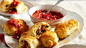 Mini-Gemüse-Kartoffel-Strudel mit Feta Rezept - Foto: LECKER @ Bauer Media Group Mini-Gemüse-Kartoffel-Strudel mit Feta Rezept - Foto: LECKER @ Bauer Media Group
