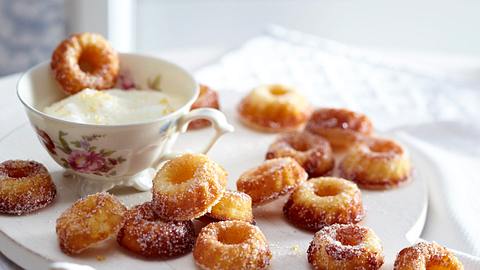 Mini-Gugelhupf mit Marzipan Rezept - Foto: House of Food / Bauer Food Experts KG