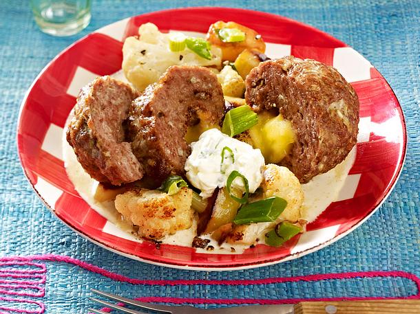 Mini-Hackbraten zu Blumenkohl-Lauchzwiebel-Kartoffel-Pfanne Rezept