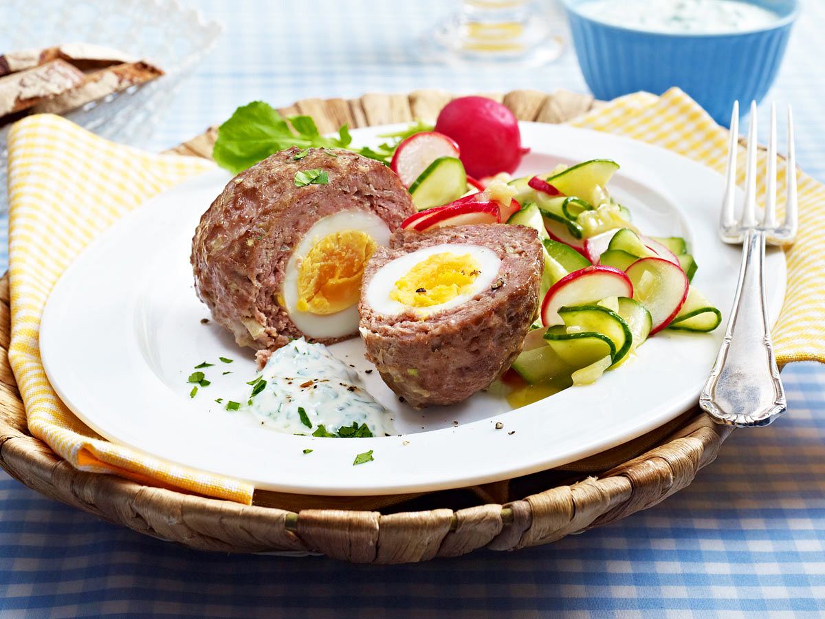 Mini-Hackbraten mit Eifüllung zu Kräuter-Dip Rezept